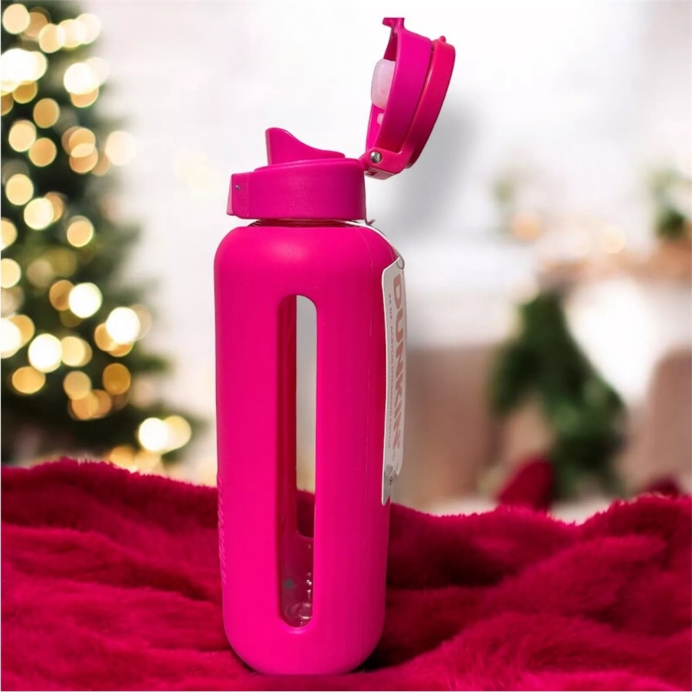 Limited Edition Dunkin 24oz Hydration Bottle Soft Touch NWT